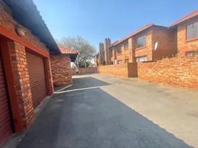 3 Bedroom Apartment For Sale in Kempton Park - 371R.webp