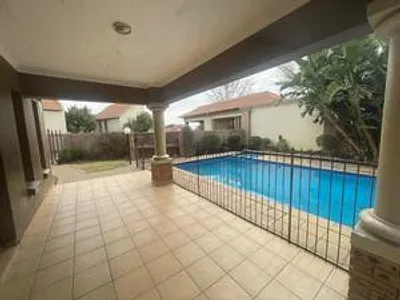 3 Bedroom Apartment For Sale in Kempton Park - img