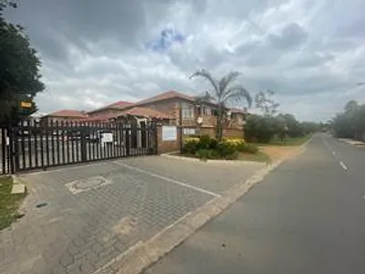 3 Bedroom Townhouse For Sale in Kempton Park - img
