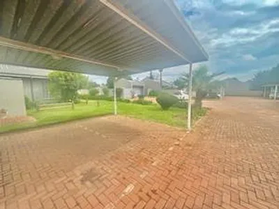 3 Bedroom Townhouse For Sale in Kempton Park - Z7Qi.webp
