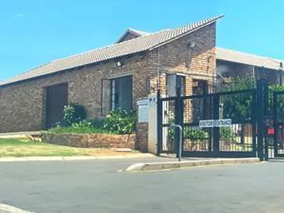 2 Bedroom Apartment For Sale in Kempton Park - img