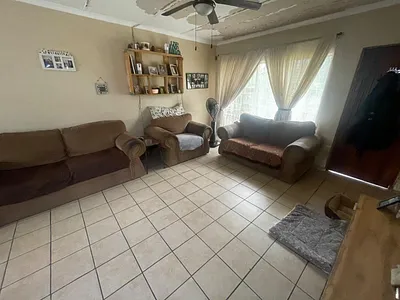 4 Bedroom House For Sale in Kempton Park - img