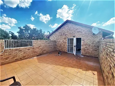 2 Bedroom Townhouse To Rent in Pretoria - aj7B.webp