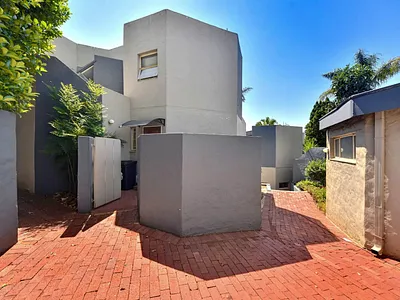 3 Bedroom Townhouse For Sale in Pretoria - 1Jup.webp