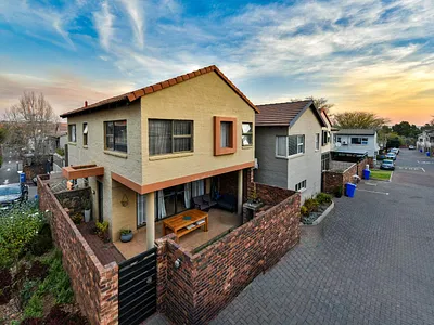 3 Bedroom Townhouse For Sale in Pretoria - JnLW.webp