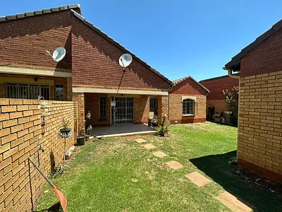 3 Bedroom Townhouse To Rent in Equestria, Pretoria - NUSo.webp
