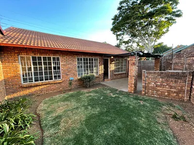 2 Bedroom Townhouse To Rent in Pretoria - FjLb.webp