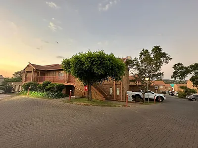 2 Bedroom Townhouse For Sale in Pretoria - R8SB.webp