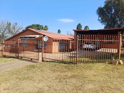 5 Bedroom House For Sale in Pretoria - IYAK.webp