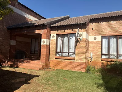 2 Bedroom Townhouse For Sale in Pretoria - sLli.webp