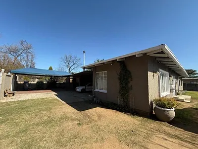 3 Bedroom House For Sale in Vanderbijlpark CE 2, Vanderbijlpark CE - 5Zsz.webp