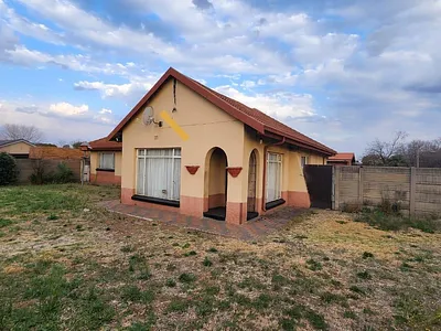 3 Bedroom House For Sale in Vanderbijlpark CE 2, Vanderbijlpark CE - RwSn.webp