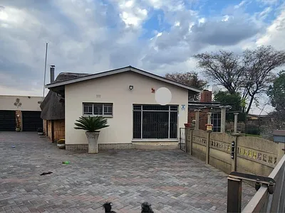 4 Bedroom House For Sale in Vanderbijlpark CE 3, Vanderbijlpark CE - OgOo.webp