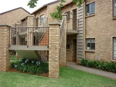 2 Bedroom Townhouse To Rent in Olympus AH, Pretoria - Ueev.webp
