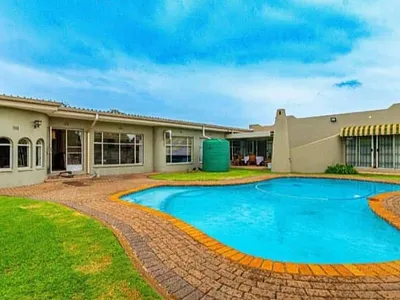 4 Bedroom House For Sale in Vanderbijlpark SE 2, Vanderbijlpark SE - F0mu.webp