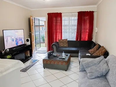 2 Bedroom Townhouse For Sale in Pretoria - qWMX.webp
