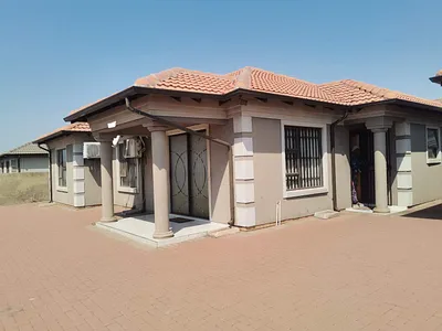 4 Bedroom House For Sale in Vanderbijlpark CE - 4LsG.webp
