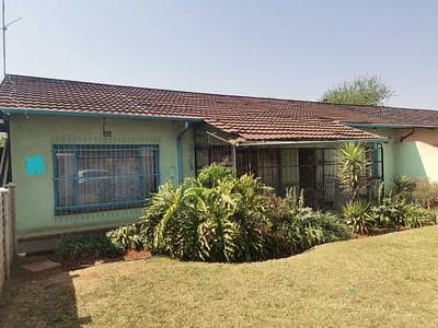 3 Bedroom House For Sale in Vanderbijlpark CW 2, Vanderbijlpark CW - AhZj.webp