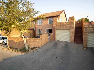 2 Bedroom Apartment For Sale in Centurion - myR7.webp