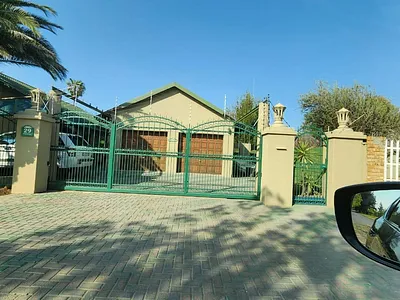4 Bedroom House For Sale in Vanderbijlpark SW 5, Vanderbijlpark SW - m2fg.webp