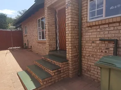 2 Bedroom Townhouse To Rent in Pretoria - img