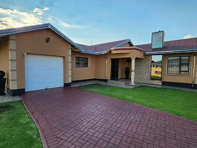 3 Bedroom House For Sale in Vanderbijlpark CE 4, Vanderbijlpark CE - sl4J.webp