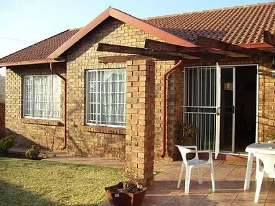 3 Bedroom Townhouse To Rent in Centurion - afAM.webp