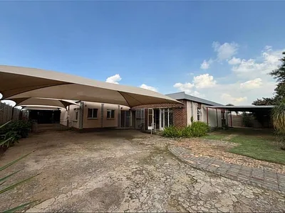 4 Bedroom House For Sale in Vanderbijlpark CE 3, Vanderbijlpark CE - img