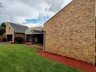4 Bedroom House For Sale in Vanderbijlpark SE 6, Vanderbijlpark SE - 350W.webp
