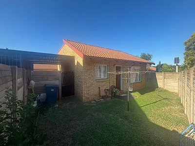 2 Bedroom Townhouse For Sale in Pretoria - 7J25.webp
