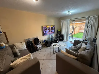 2 Bedroom Townhouse For Sale in Centurion - 1LwQ.webp