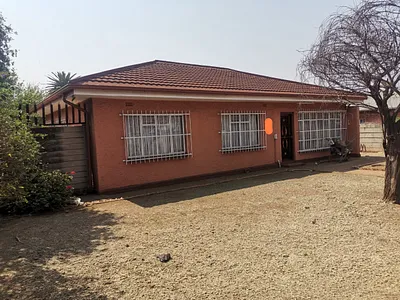 3 Bedroom House For Sale in Vanderbijlpark CW 5, Vanderbijlpark CW - nTBa.webp