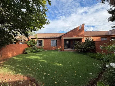 2 Bedroom Townhouse For Sale in Pretoria - 6Yeu.webp