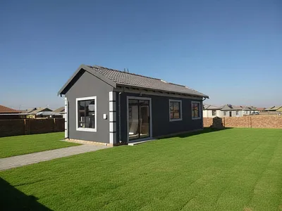 2 Bedroom House For Sale in Sharon Park, Nigel - BzCI.webp