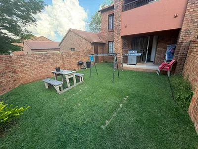 2 Bedroom Apartment For Sale in Pretoria - 4Oj9.webp