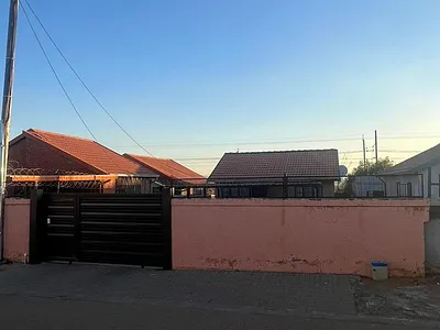 2 Bedroom House For Sale in Soshanguve - 17d1.webp