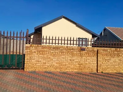 2 Bedroom House For Sale in Krugersdorp - sLQp.webp