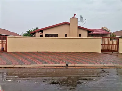 3 Bedroom House To Rent in Soweto - aoSX.webp