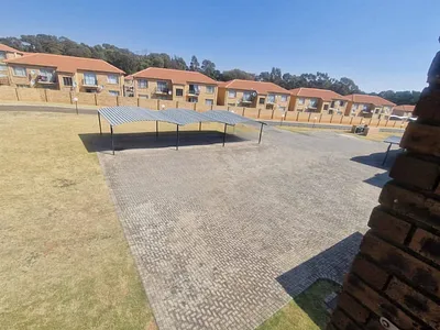 2 Bedroom Apartment For Sale in Randfontein - n1lO.webp