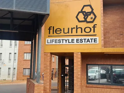 2 Bedroom Apartment For Sale in Roodepoort - T2L0.webp