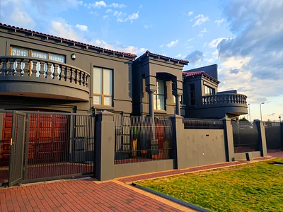 4 Bedroom House To Rent in Soweto - 6kaD.webp