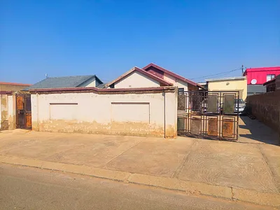 2 Bedroom House To Rent in Soweto - YEaI.webp