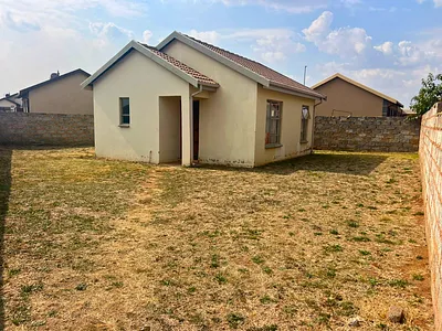 2 Bedroom House For Sale in Benoni - Guk0.webp