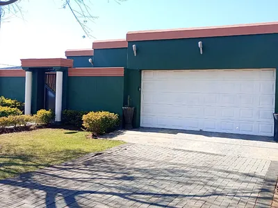 4 Bedroom House To Rent in Soweto - Tlo5.webp