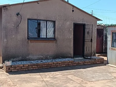 2 Bedroom House To Rent in Krugersdorp - 23r2.webp