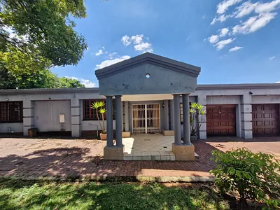 5 Bedroom House For Sale in Johannesburg - img