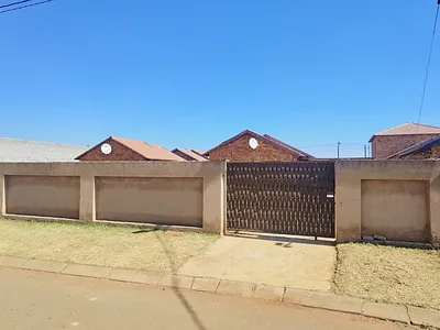 2 Bedroom House To Rent in Soweto - FpZ8.webp
