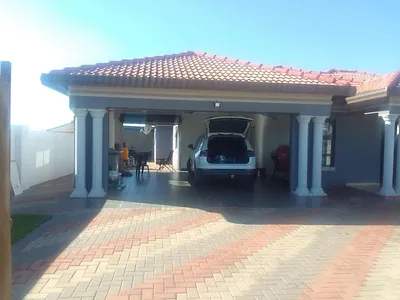 4 Bedroom House For Sale in Krugersdorp - UG1x.webp