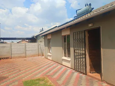 3 Bedroom House To Rent in Alberton - 2hEf.webp