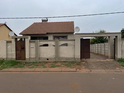 2 Bedroom House To Rent in Soweto - u8zC.webp